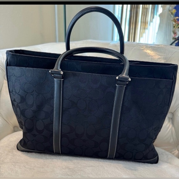 Pre-Loved COACH Signature Business Tote or Handbag - Picture 7 of 11